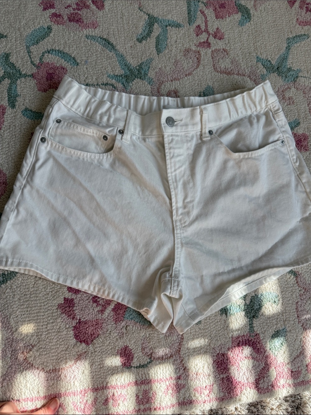 Uniqlo White 3.5” Denim Shorts (Size L)